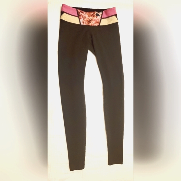 SZ 6 LULULEMON SECRET GARDEN  WUNDER UNDER PANT REVERSIBLE - Picture 7 of 7